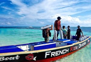 French-Kiss-Divers-bateau-min